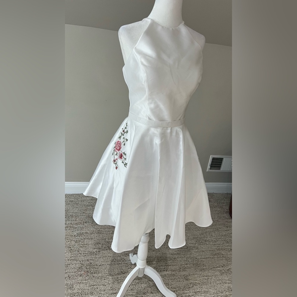 Alyce Paris White Mini Dress with Floral Embroidery